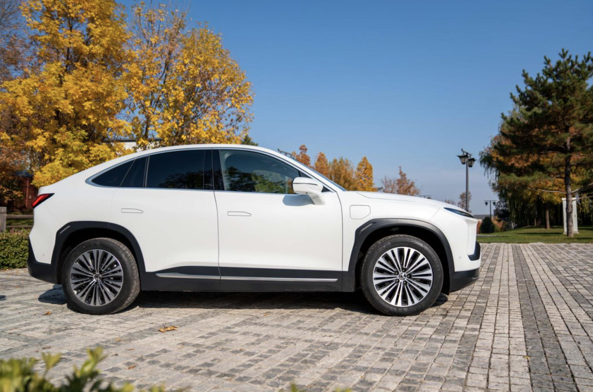 蔚来ec6:颜值我所欲也 驾控亦我所得欲也