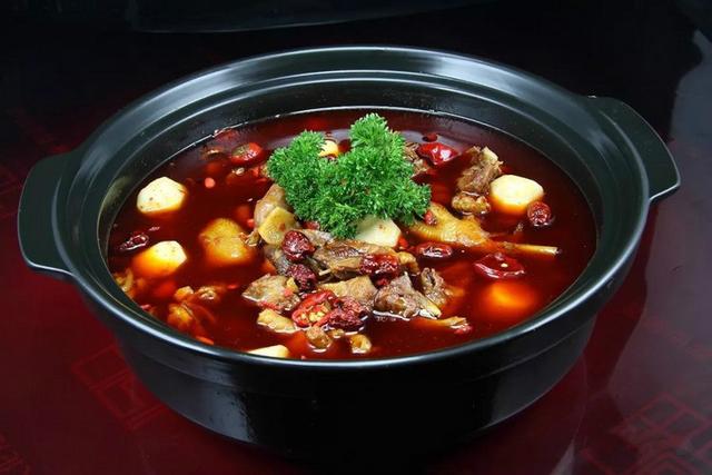 重庆特产传说327当麻辣红汤遭遇中药材这锅梁山鸡让你整个冬天不再