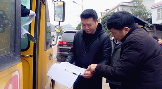 刘晨旭督导校园和校车安全工作