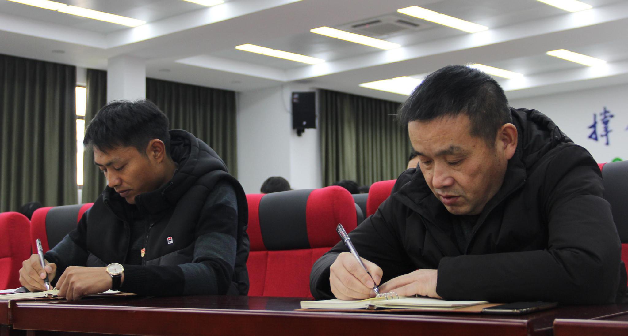守纪律讲规矩作表率崧厦街道中学党支部组织主题党日活动