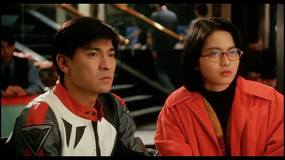 被尔冬升看到,于是gigi就被安排去和刘德华搭戏,出演电影《烈火战车》