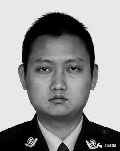 痛心！36岁缉毒警因公牺牲，其父26年前倒在毒贩手雷下休闲区蓝鸢梦想 - Www.slyday.coM