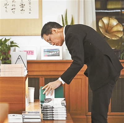 冯远征履新北京人艺副院长4个月：能当主演，也必须能跑龙套休闲区蓝鸢梦想 - Www.slyday.coM