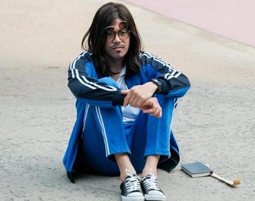 韩剧顶楼体育老师具虎东是雪雅的哥哥吗 他是来报仇的吗