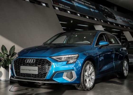 2021款奥迪a3到店外观很运动轴距2629mm30色氛围灯很高级