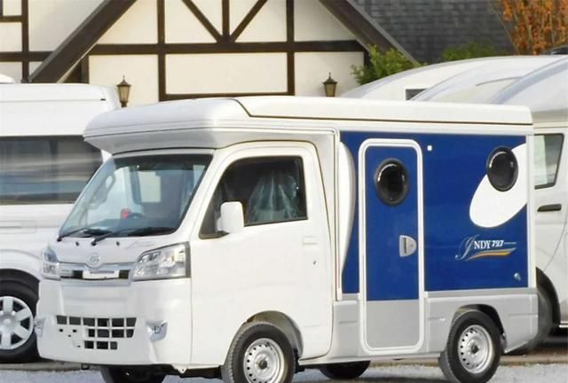 车高不到2米的微卡c型房车,能住下一家4口人,日常还挺好停车
