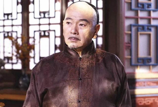 64岁老戏骨张晨光变肌肉男,6块腹肌身材不输小伙