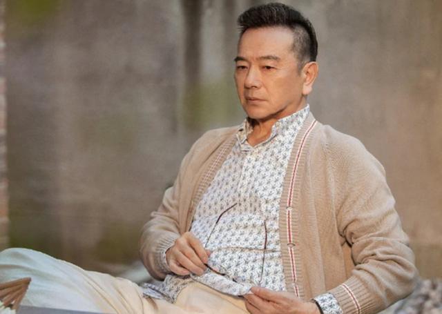 老当益壮!64岁老戏骨张晨光变肌肉男,6块腹肌身材不输小伙