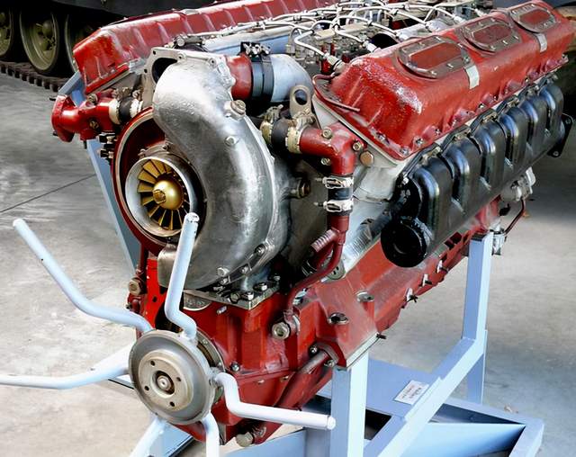 早期t-72装备的发动机伊朗购买的t-72s坦克是t-72b的出口版本,保留了v