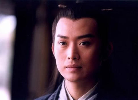 当初的黄海冰是一位霸屏帅气的男演员,因为饰演"沈浪"一角,给广大网友