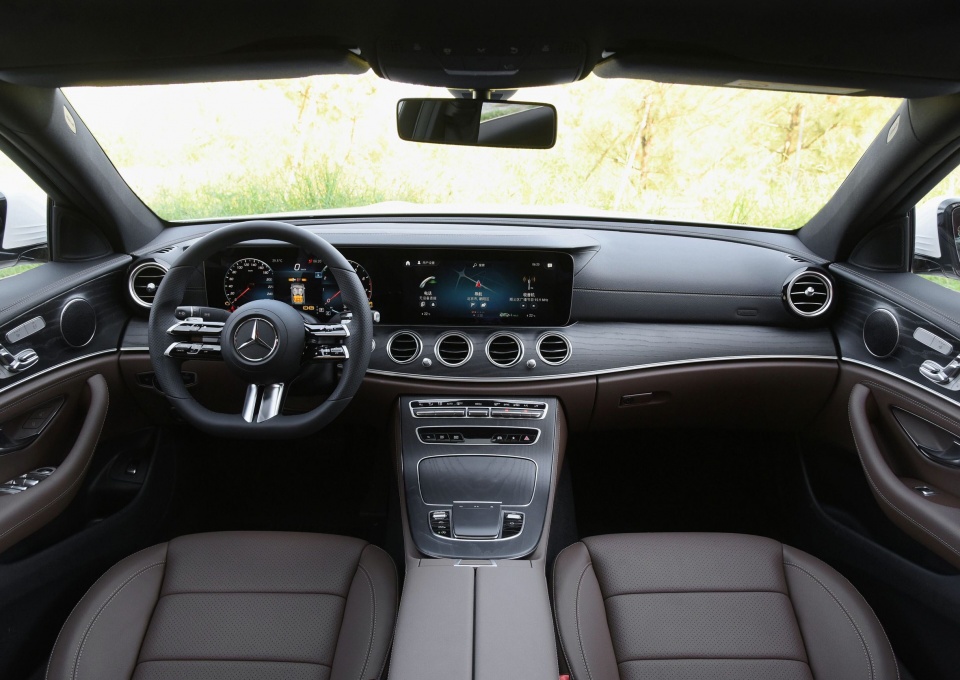 5t,减配中控石英表,新款奔驰e级还值得买吗?