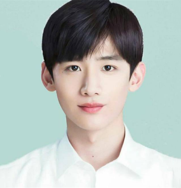 男星证件照,张艺兴可爱,白敬亭俊逸,看到肖战:心动了!