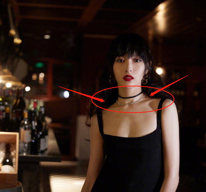 唐嫣出席活动重回夏家三千金同款发型大长腿绝美吸睛无数