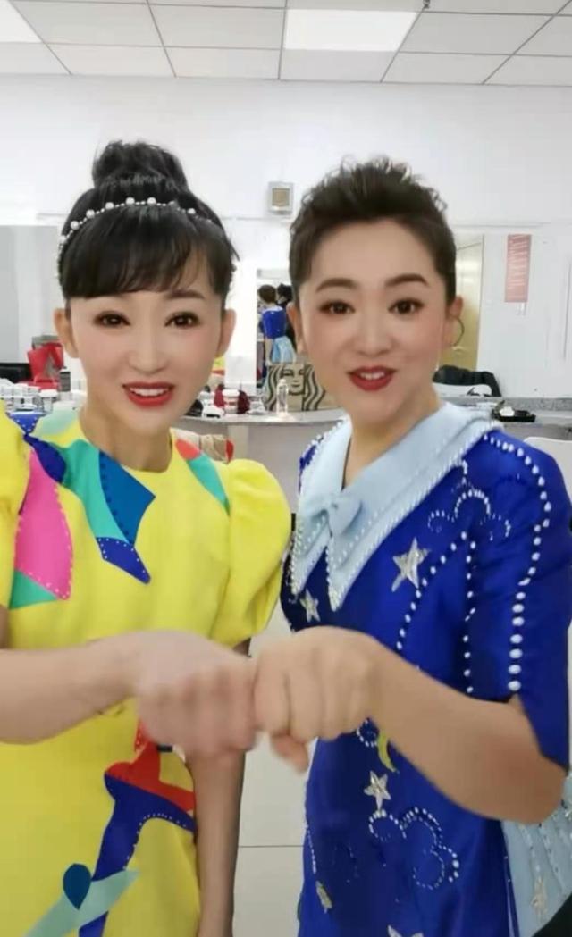 46岁小鹿姐姐近照似少女17岁儿子长相老成两人同框像姐弟