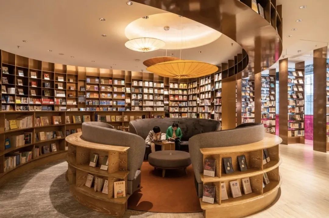 △向左滑动可查看往期Yisalon合作书店。