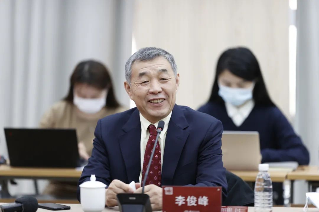 △中国能源研究会常务理事、国家应对气候变化战略研究和国际合作中心研究员李俊峰 中新社记者 盛佳鹏 摄