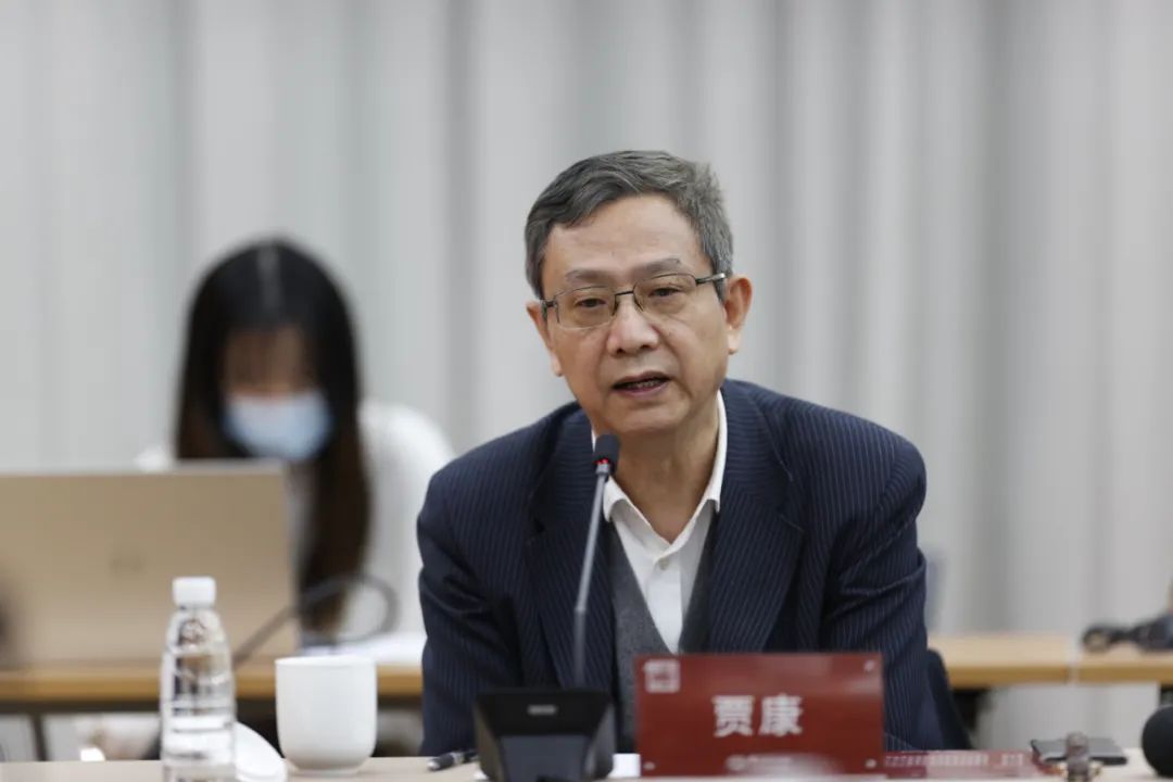 △华夏新供给经济学研究院院长 贾康 中新社记者 盛佳鹏 摄