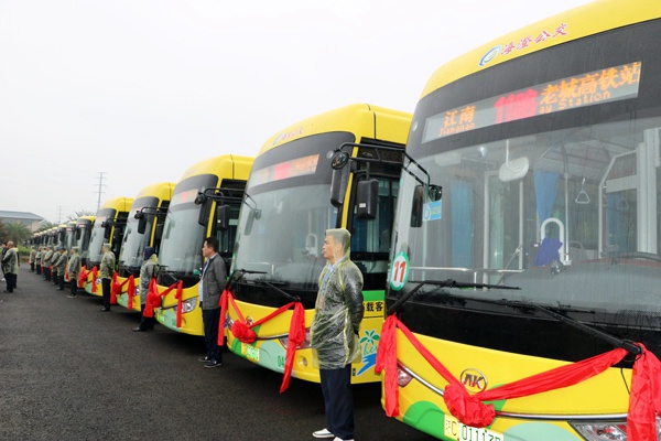 海口公交集团在澄迈县举办新能源公交车投放仪式