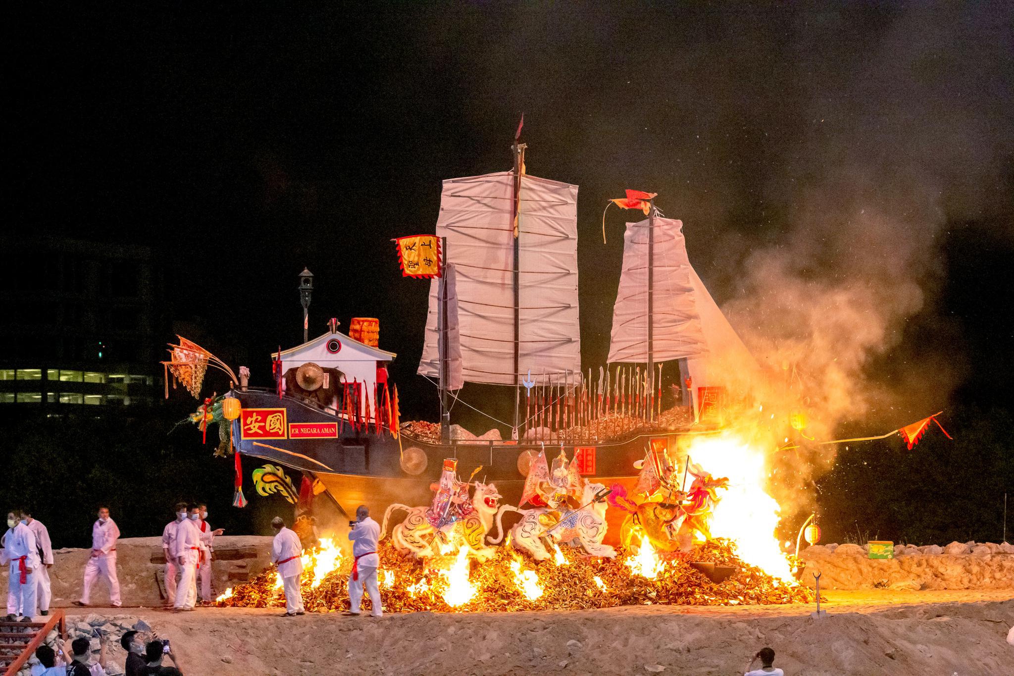 送王船是广泛流传于中国闽南地区和马来西亚马六甲沿海地区禳灾祈安的