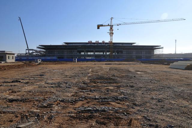 正文  凌海南站站房建筑面积为4463平方米,目前已改为锦州东站!