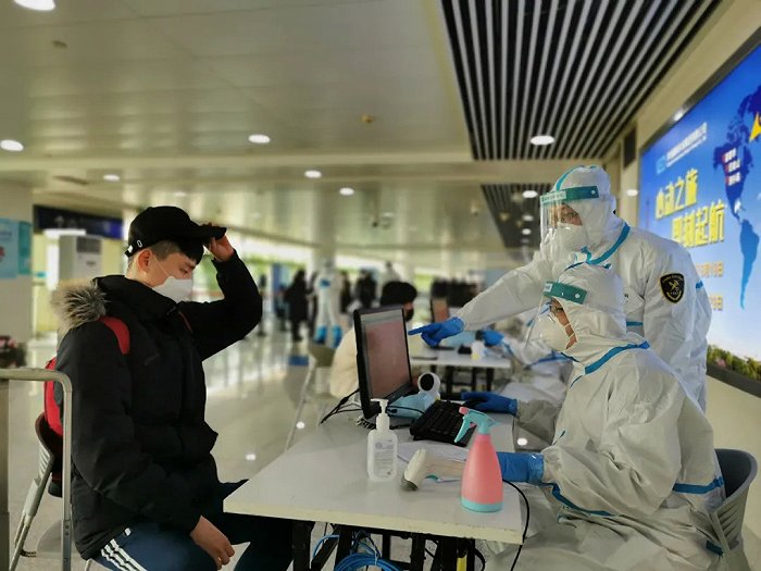 微笑青岛青岛流亭机场海关旅检三科科长吴俊卿恪尽职守筑起国门的防护