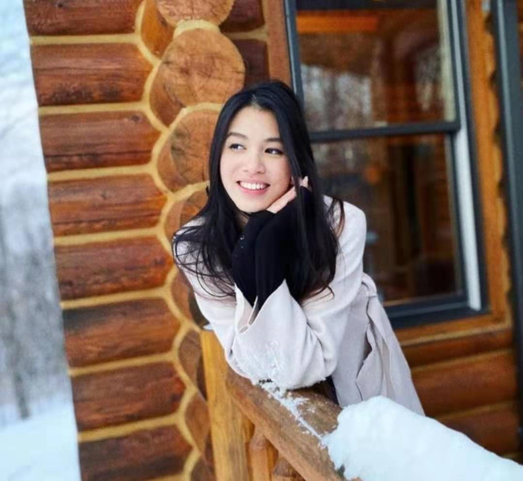 苏亚雷斯,为此还有网友给雷庄儿起了个花名"哨牙苏"以及"龅牙港姐",更