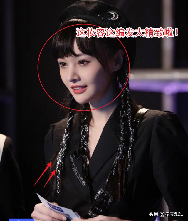 郑爽鞠婧祎撞造型,相差三岁颜值都像高中生,气质输却在了妆容上