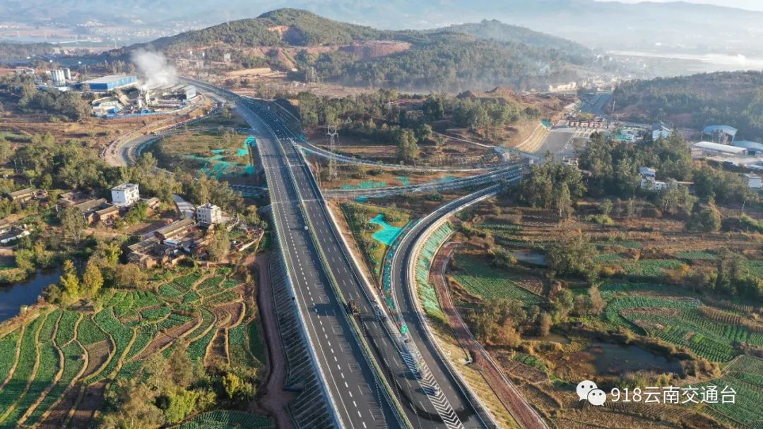 (牟定西立交)楚姚高速公路建成通车,使楚雄州新增3个县通高速公路,对