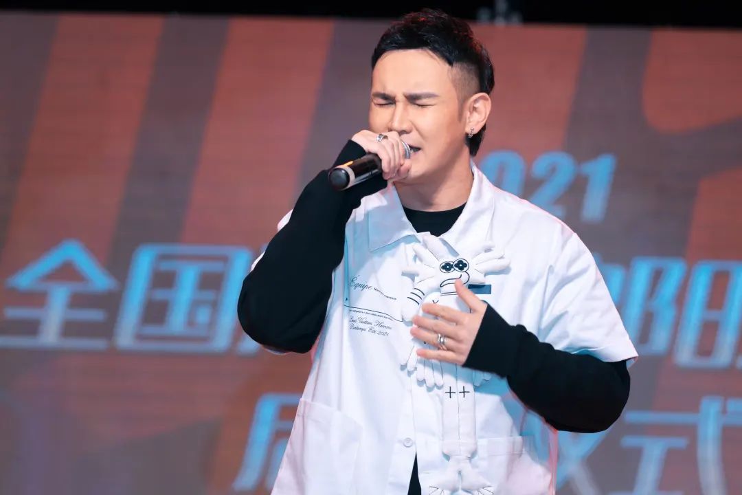 创作歌手李维空降绵阳 助阵新一季《中国好声音》海选启动