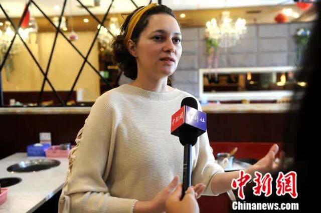 能操持地道客家年夜饭:这个中国"洋媳妇",真美|奇娜的礼物_新浪新闻