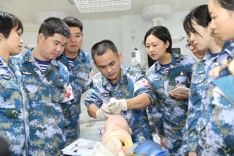 先后在永暑礁,渚碧礁,美济礁建起了现代化医院