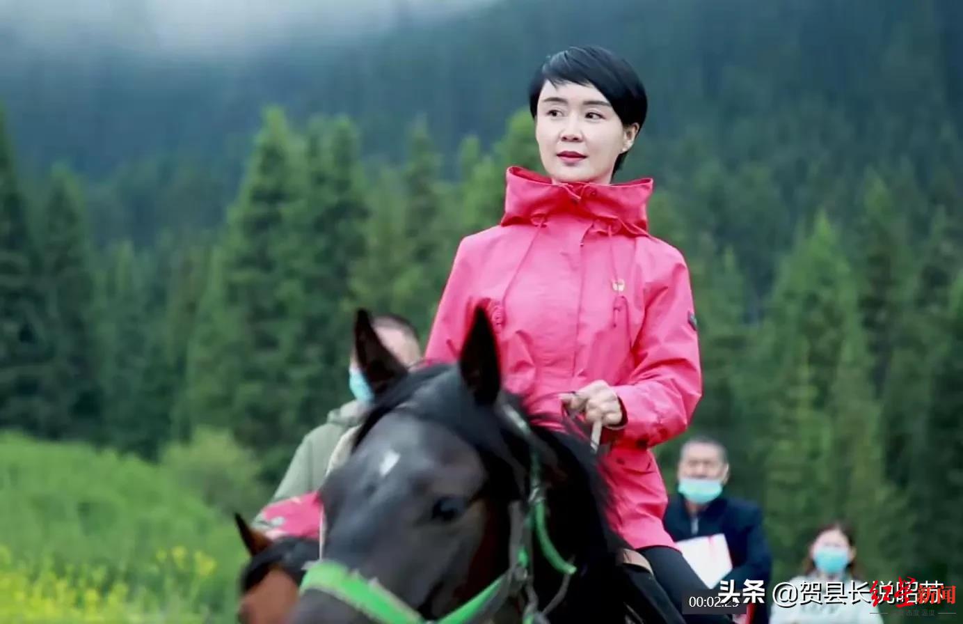 贺娇龙贺娇龙介绍,拍摄骑马视频的初衷,是为了给昭苏的马产业带来更多
