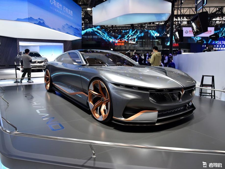 图为iland今年7月,岚图品牌正式发布并带来了概念车型iland;今年9月的