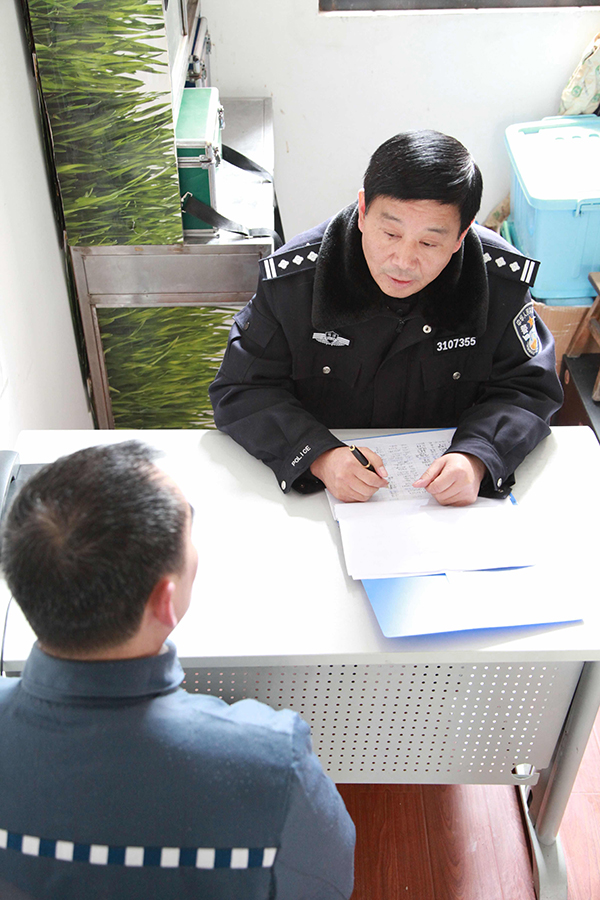 在上海唯一关押成年男性艾滋病罪犯的监狱有一项传统