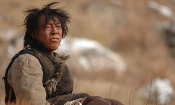 很明显,他们都是乞丐,周星驰让人哭泣,黄渤有代入感