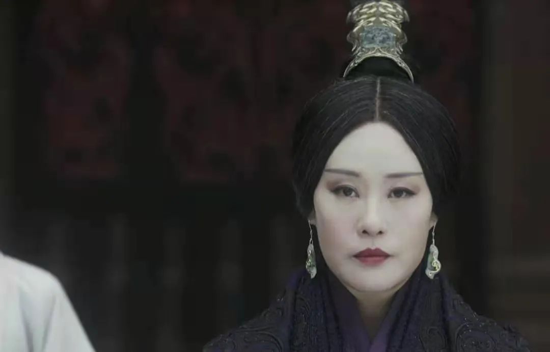 邬君梅与母亲朱曼芳外出游玩华阳夫人成为大秦赋大亮点