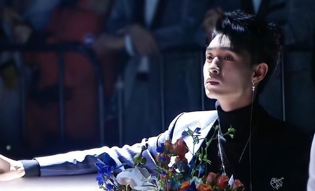 星光大赏德云社首秀秦霄贤想出风头却翻了车被提醒后及时改正