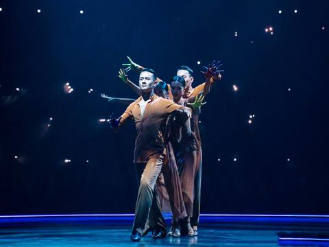 性以及连贯性,舞蹈风暴节目中最具有代表性的是由古堃玄和孙晨鸿,阎棒