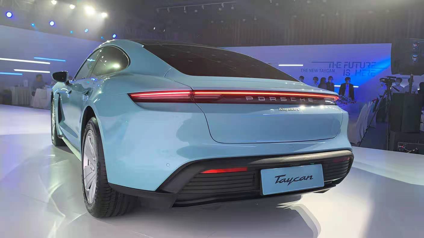 不到100万元买保时捷taycan送女友,个人更推荐冰莓粉-新浪汽车