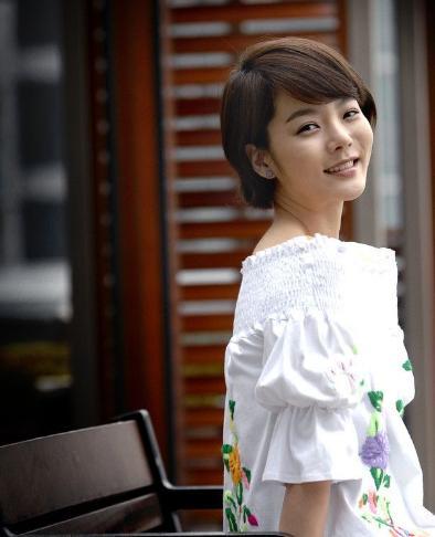后来遇到高梓淇,原本以为是真爱,结果梦幻般的婚姻还是宣告失败,现在