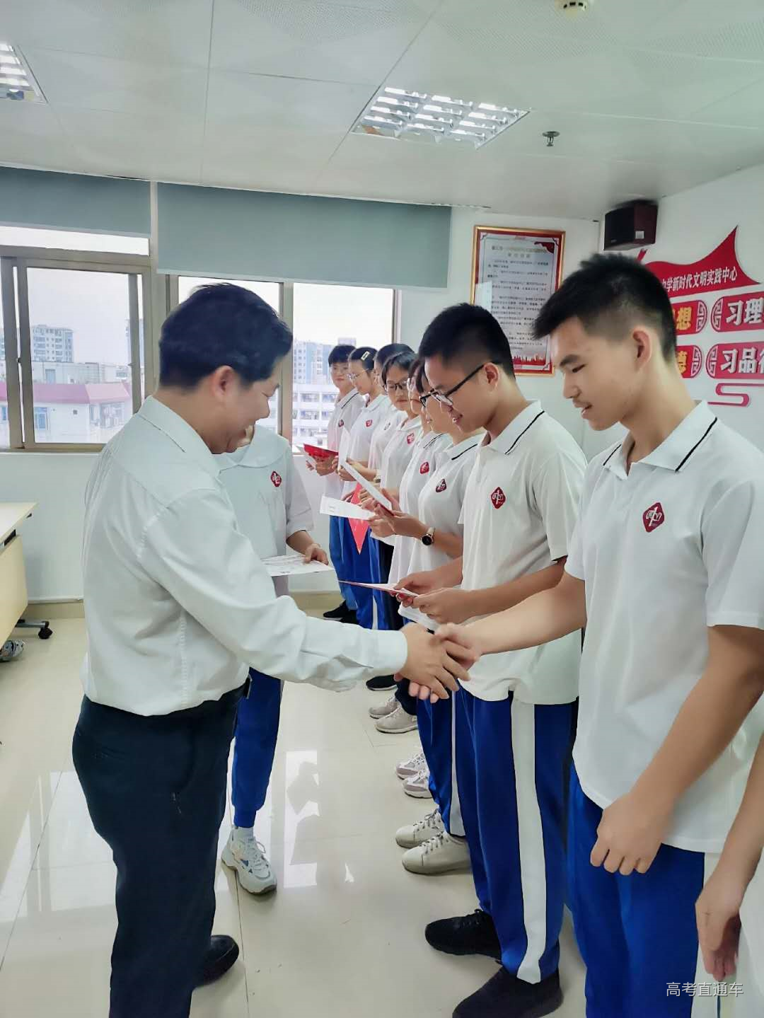 丑哭这才是中学校服最真实的样子偶像剧都是骗人的