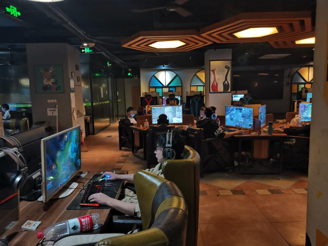 现在开一间网吧还能挣钱么