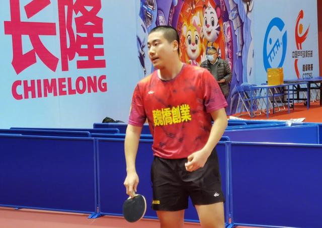 当年在国乒的恩师尹霄,梁靖崑的队友有:林昀儒,周启豪,于子洋和薛飞