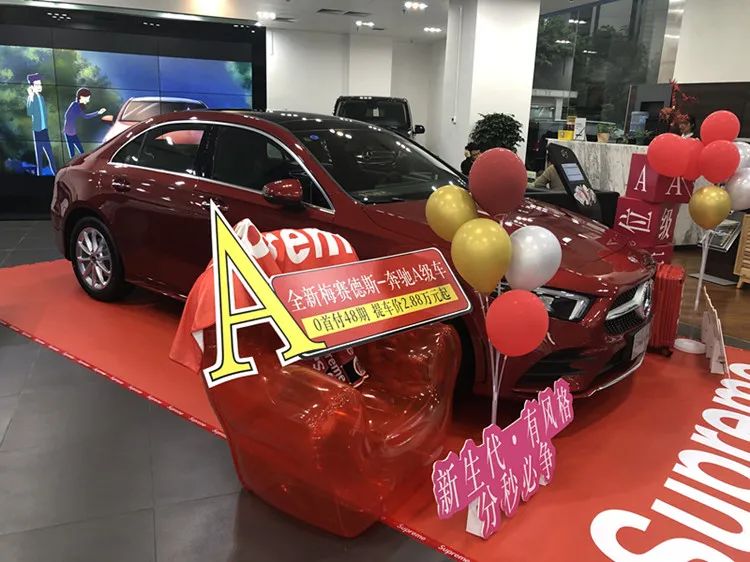 北京奔驰A级 图片来源：时代财经摄