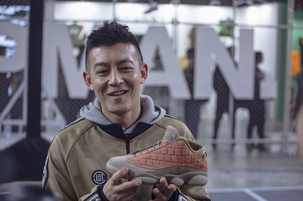 神鞋预定冠希哥又和aj联名了这双鞋真值得抢吗