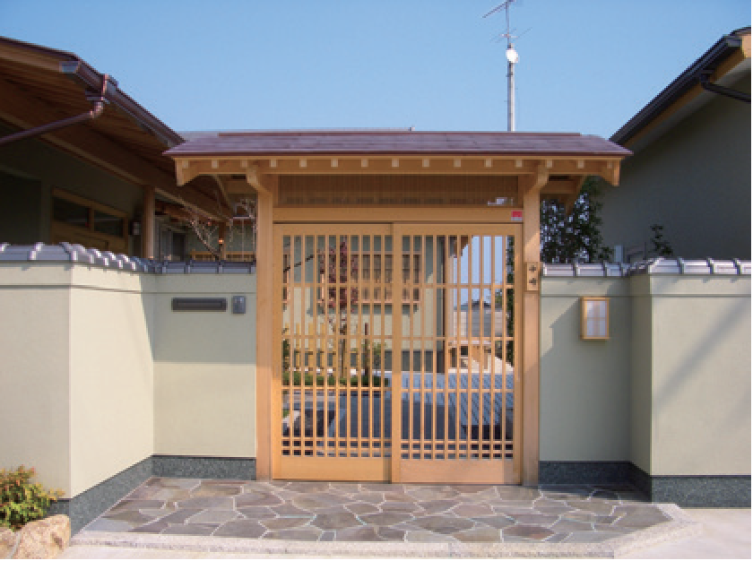 前者与传统的日式建筑相辅相成,大门,结构,装饰素材等一般遵循传统