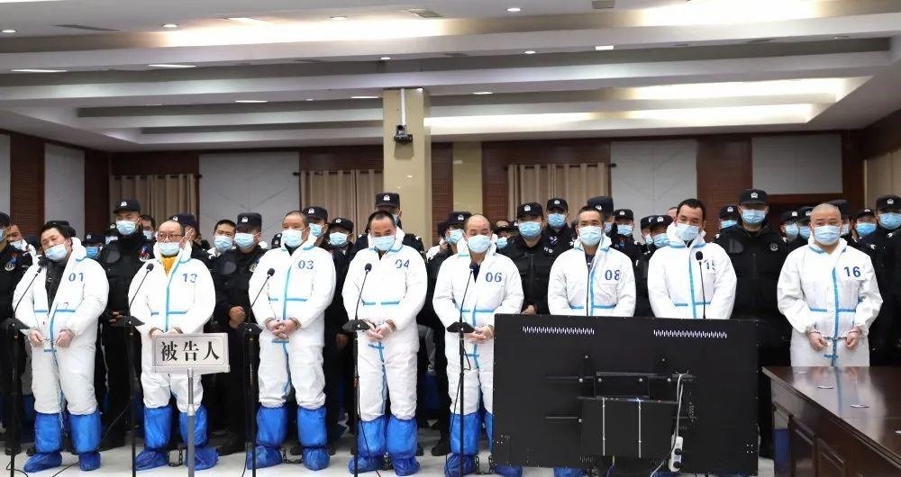 首犯获刑25年应城法院对肖作军胡绪喜等29人涉黑案一审宣判