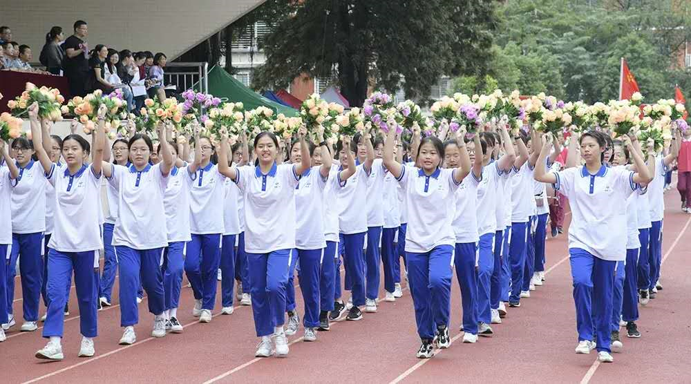 丑哭这才是中学校服最真实的样子偶像剧都是骗人的