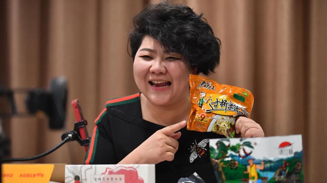 打赏女主播的"土豪"正在消失:一掷百万的时代一去不复返》;作者:孙宇