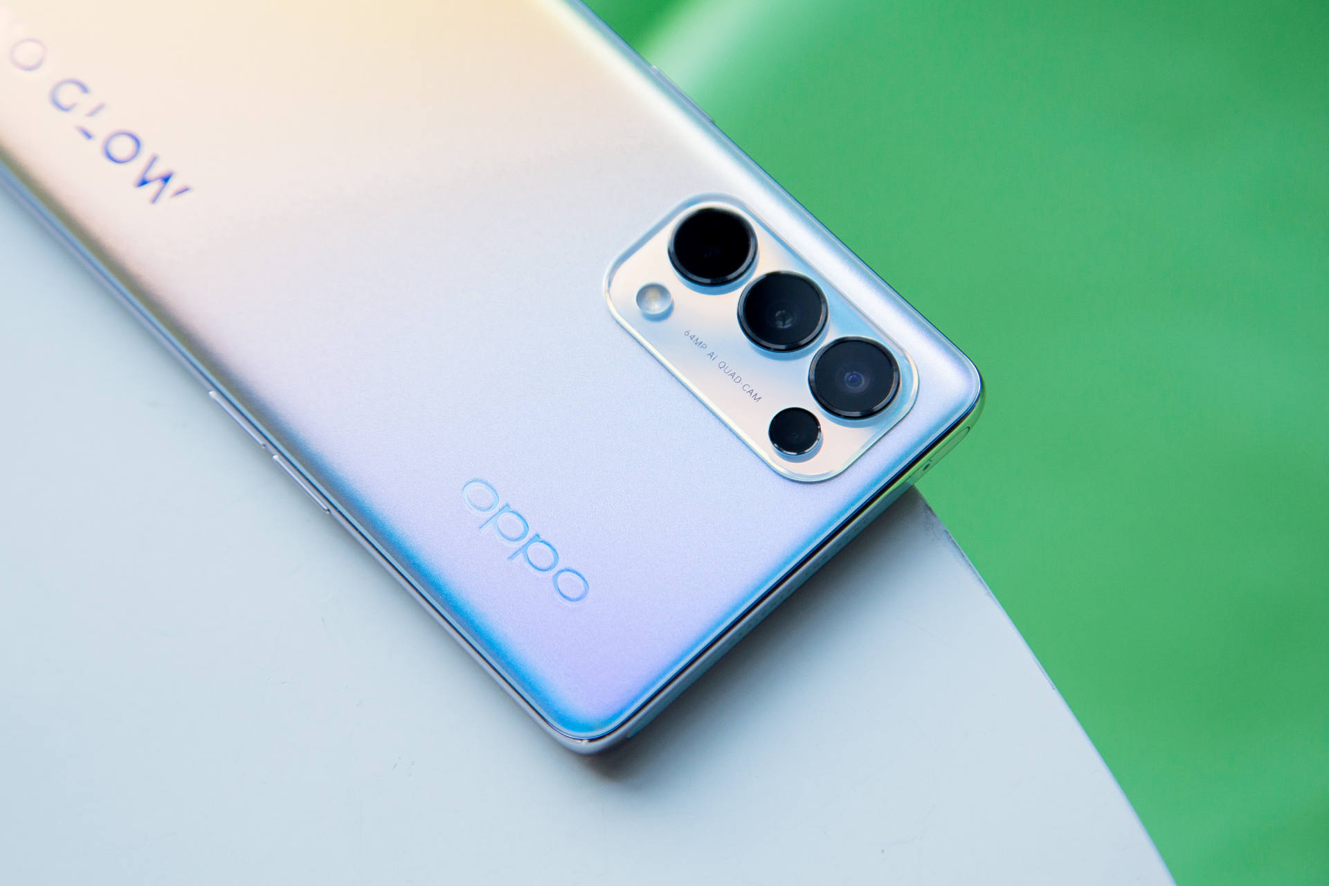 而在核心配置方面,oppo reno5系列也有着一贯的高水准,全系标配了90hz